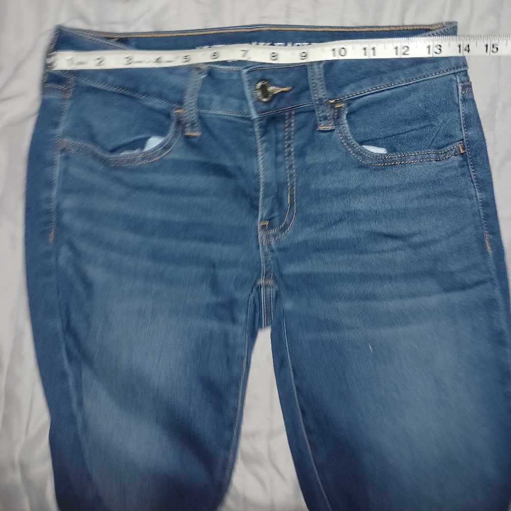 American eagle jeans size 6 short.